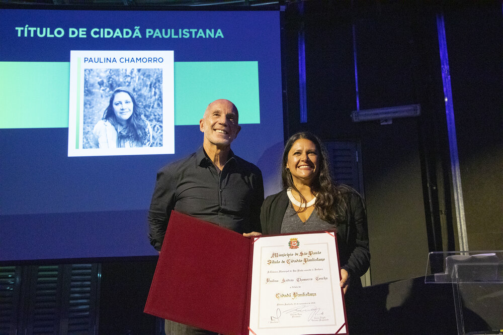 A chilena Paulina Chamorro recebe o Título de Cidadã Paulistana em sessão solene promovida pelo vereador Xexéu Tripoli.